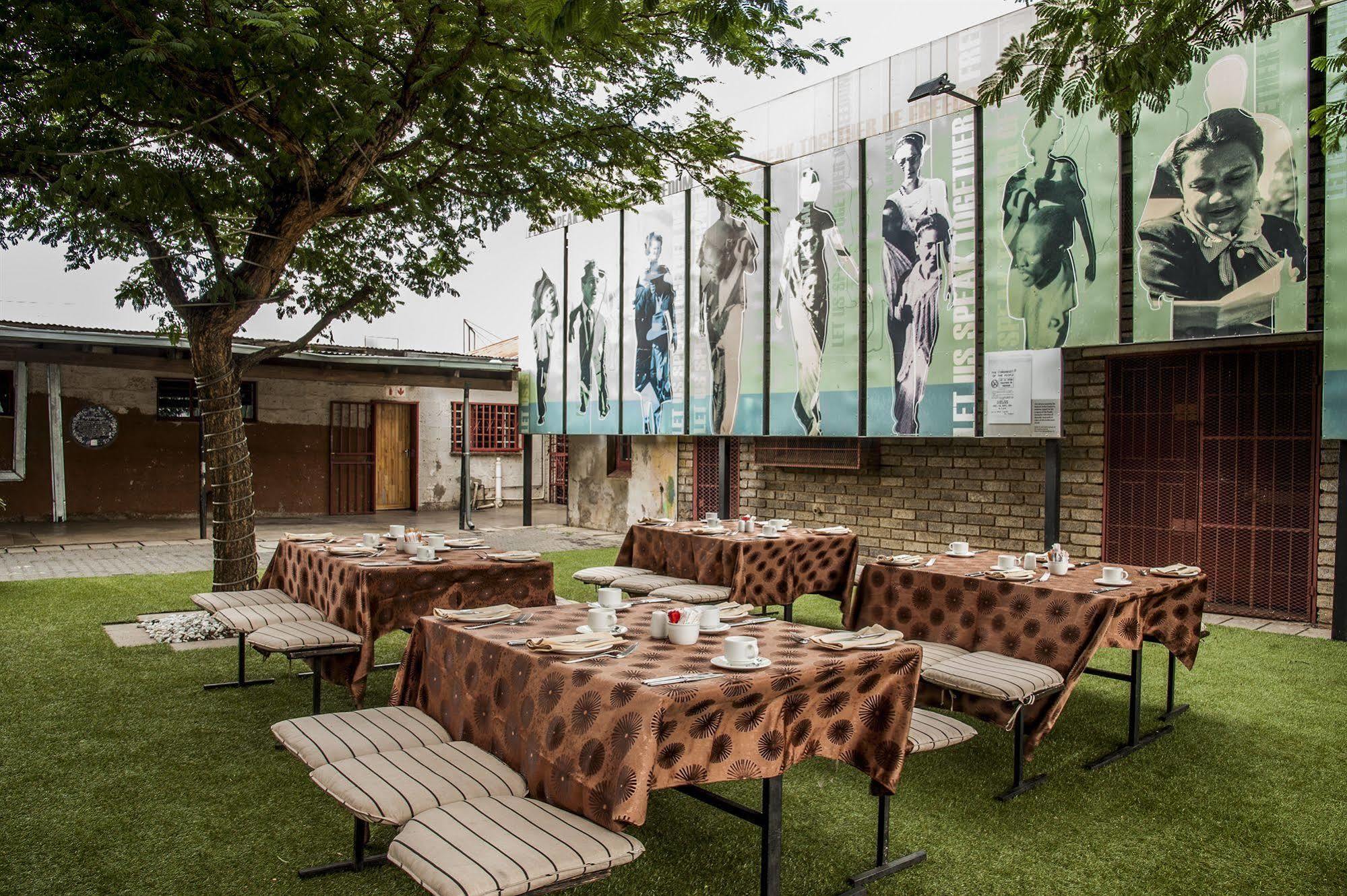 The Soweto Hotel & Conference Centre Εξωτερικό φωτογραφία