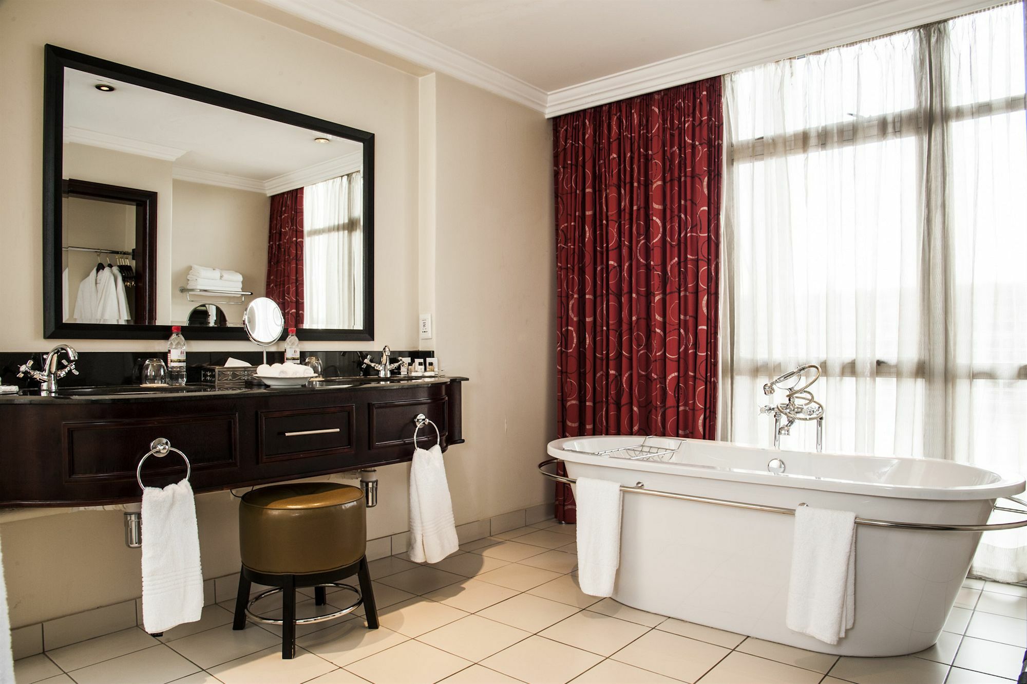 The Soweto Hotel & Conference Centre Εξωτερικό φωτογραφία