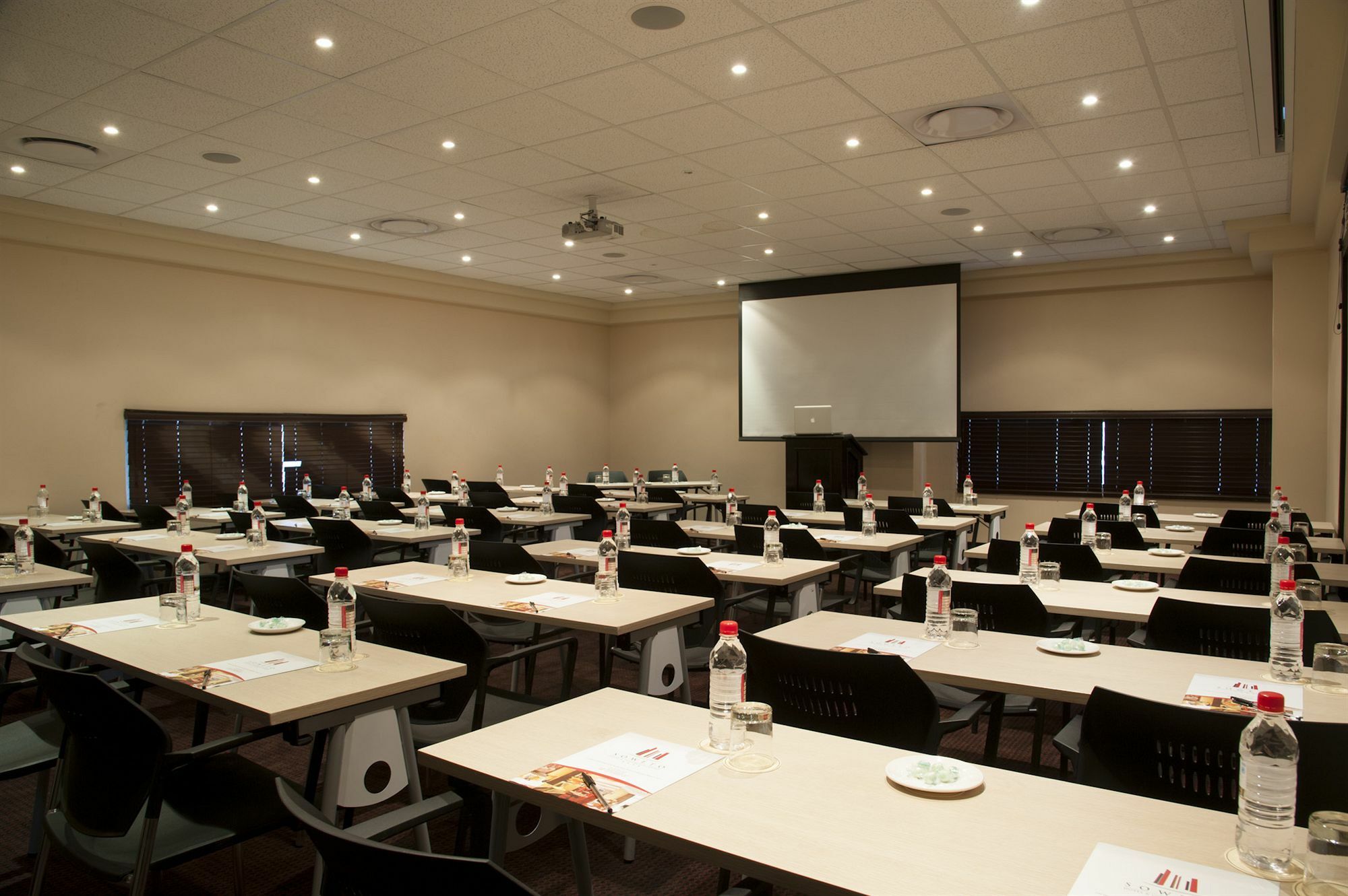 The Soweto Hotel & Conference Centre Εξωτερικό φωτογραφία